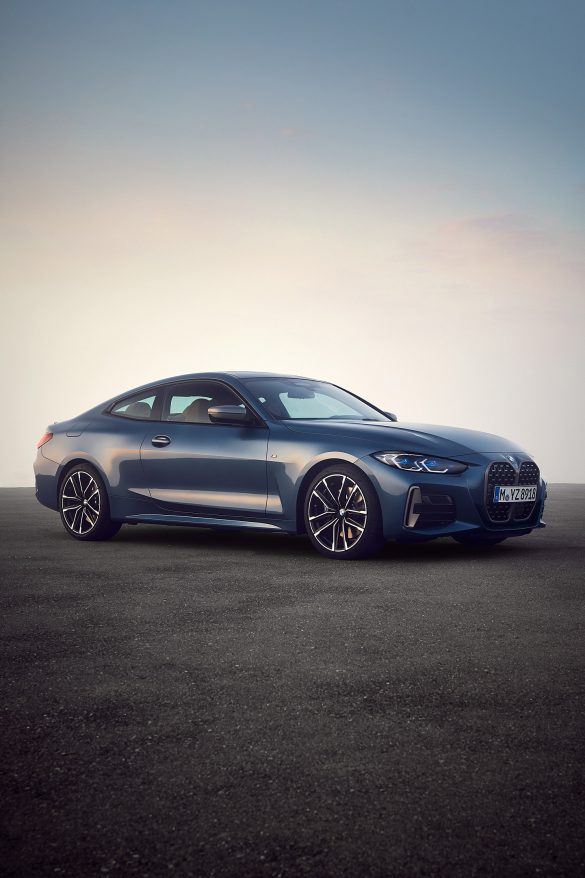 BMW 4 Coupe 2021 – tapety na smartfon i tablet (1)