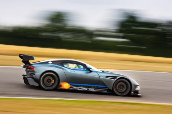 Aston Martin Vulcan – tapety na pulpit (20)