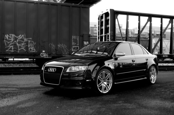 Audi RS4 – tapety na smartfon i tablet (19)