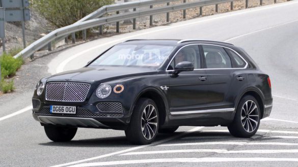 Bentley Bentayga PHEV – tapety na pulpit (10)