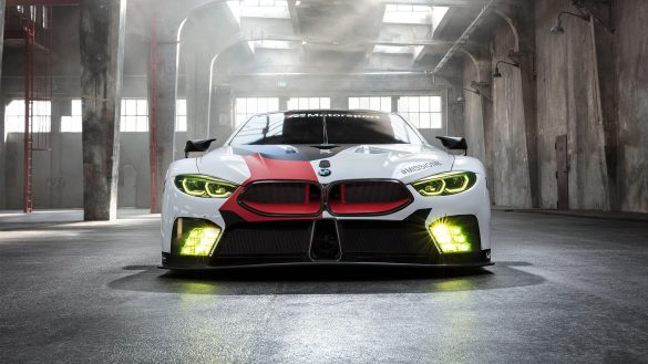 BMW M8 – tapety na smartfon i tablet (1)