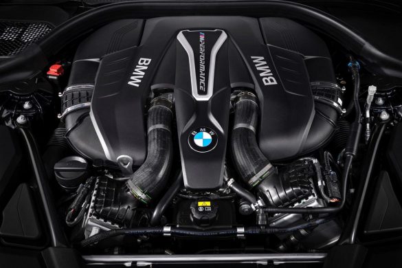 BMW M8 – tapety na smartfon i tablet (10)