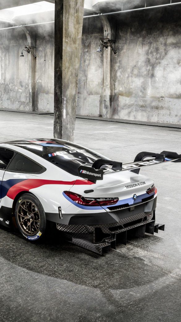 BMW M8 – tapety na smartfon i tablet (4)