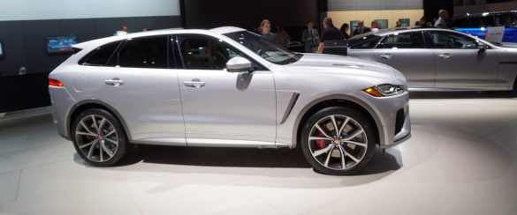 Jaguar F-Pace SVR – tapety na smartfon i tablet (11)