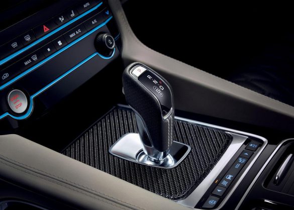 Jaguar F-Pace SVR – tapety na smartfon i tablet (8)