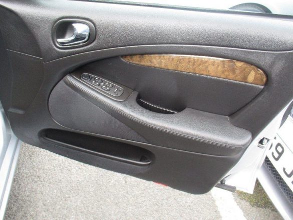 Jaguar S-Type – tapety na smartfon i tablet (17)