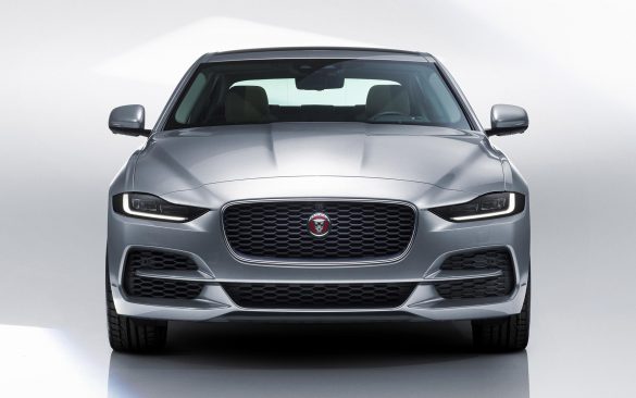 Jaguar XE 2019 – tapety na pulpit (10)