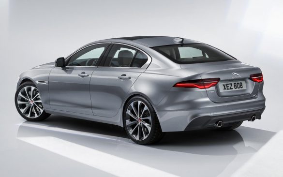 Jaguar XE 2019 – tapety na pulpit (15)