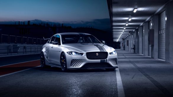 Jaguar XE 2019 – tapety na pulpit (16)