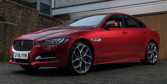 Jaguar XE 2019 – tapety na pulpit (18)