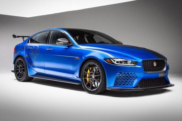 Jaguar XE 2019 – tapety na pulpit (19)
