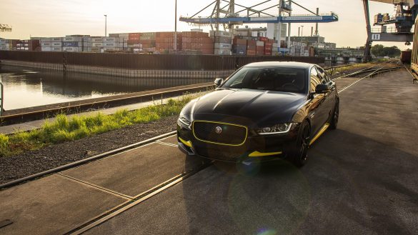 Jaguar XE 2019 – tapety na pulpit (20)