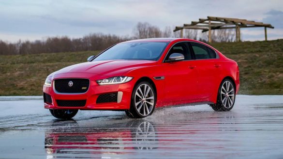 Jaguar XE 2019 – tapety na pulpit (21)