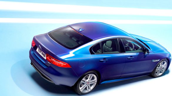 Jaguar XE 2019 – tapety na pulpit (22)