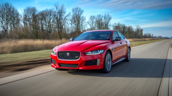 Jaguar XE 2019 – tapety na pulpit (24)