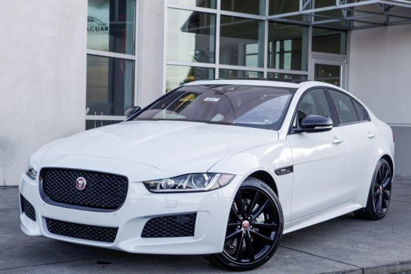 Jaguar XE 2019 – tapety na pulpit (25)