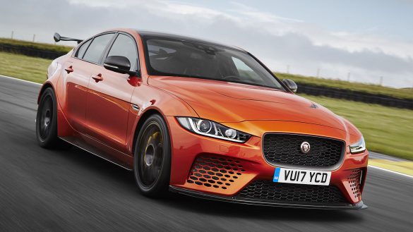 Jaguar XE 2019 – tapety na pulpit (27)