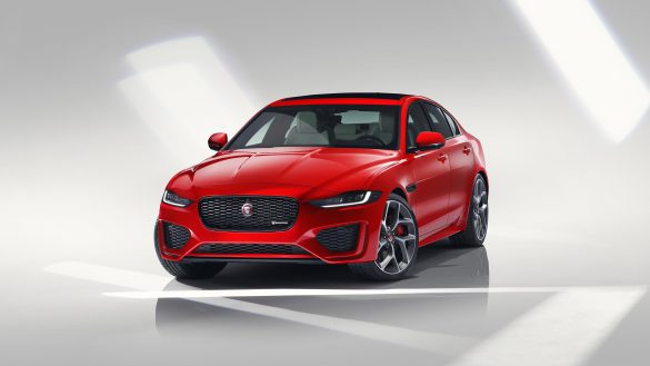 Jaguar XE 2019 – tapety na pulpit (4)