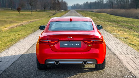 Jaguar XE 2019 – tapety na pulpit (7)