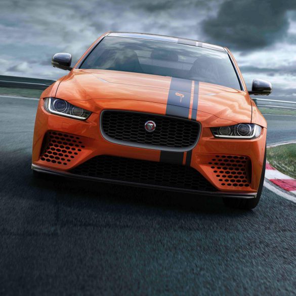 Jaguar XE Project 8 – tapety na smartfon i tablet (2)
