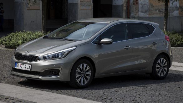 Kia Ceed – tapety na pulpit (11)
