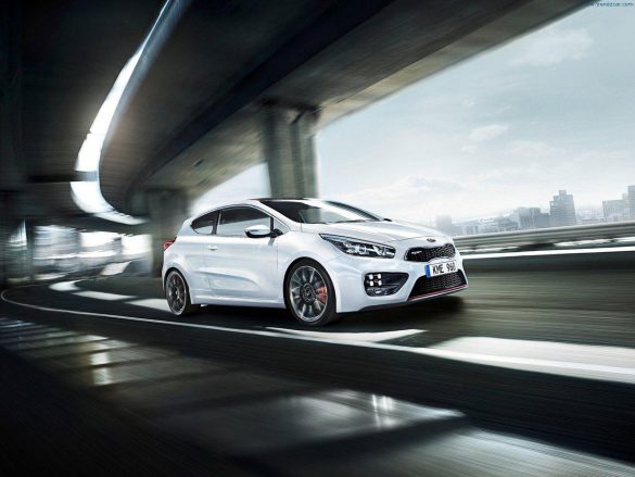 Kia Ceed – tapety na pulpit (12)