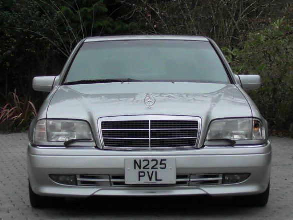 Mercedes-Benz C36 – tapety na smartfon i tablet (11)