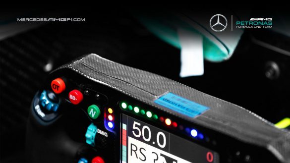 Mercedes-Benz Petronas – tapety na smartfon i tablet (4)