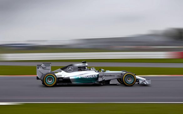 Mercedes-Benz Petronas – tapety na smartfon i tablet (8)